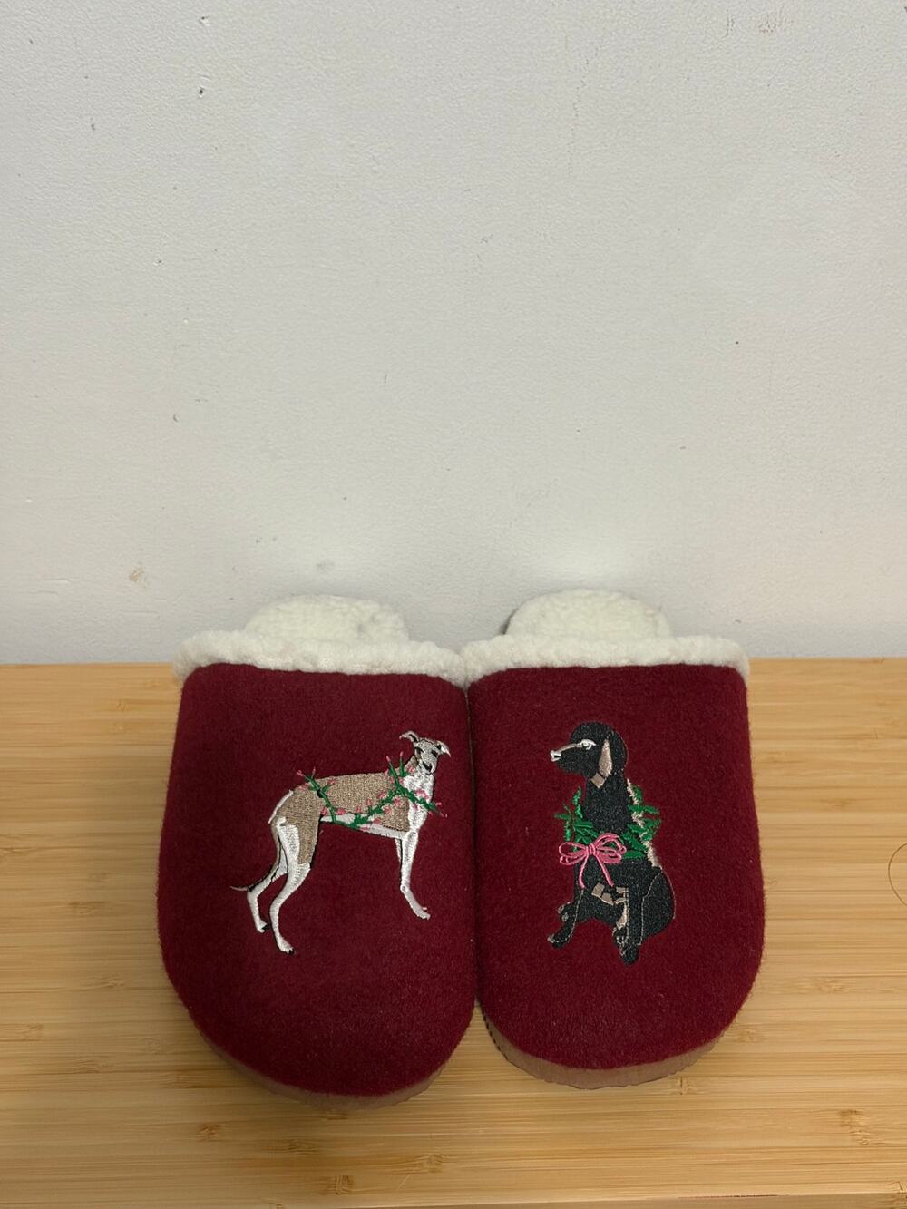 Lands’ End Women’s 8 Red Dog Slippers Sherpa Lined Christmas Holiday Embroidered